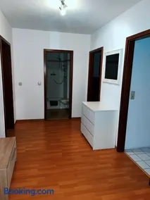 Apartment an der Uni mit Tiefgarage und Loggia - Image 2
