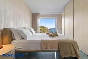 Luxury Seafront Apartment - Beach Access - Parking & WiFi - by Coral Property - Image 2