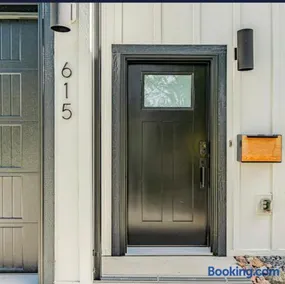 Modern and Private Townhome In Downtown Bismarck - Image 2