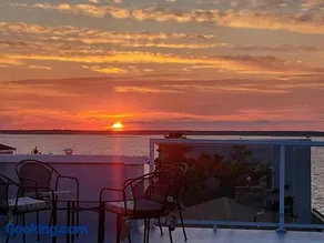 Pet Friendly Ocean And Bay Views Wifi Rooftop Deck Beach Badges Streaming Tvs Deck Os Private Yard Beach Chairs Beach Badges - Image 1