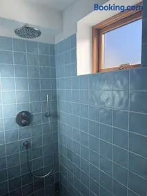 Architect-designed villa with pool close to downtown - Image 2