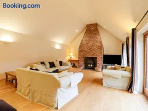 The Stables at Hall Barn - Image 3
