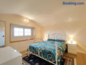 Appartement indépendant au HI PYRENEES - Maison d'hôtes de charme pour vos vacances & ski - Jardin privé de 4000 m2 face au Pic du Midi - 6 min en voiture de Bagnères & 30 min en bus jusqu'à La Mongie et Lourdes - Image 4