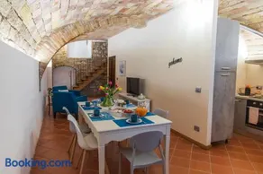 Apartment in historic villa with pool and Tennis - Image 2