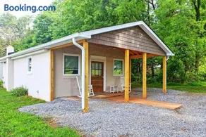 Newly Renovated Small Town Retreat - Image 1