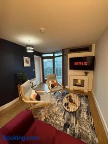 A&A Luxury Stay Mowbray - 1Bdr Apt w Balcony & Views - Image 5