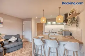 Stylish and modern city centre apartment with easy parking - Image 2