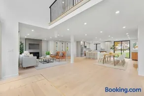Elegant & Spacious Stay in the Heart of Needham - Image 2