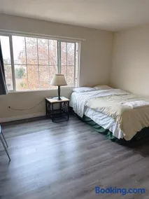 Big quiet bedroom - Image 3