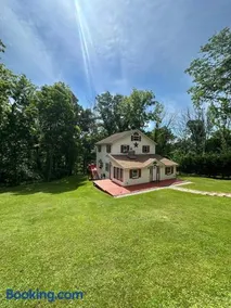 Peaceful home in mount bethel, PA - Image 1