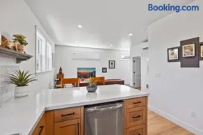 Modern Loft Private Golf Course Retreat - Image 3
