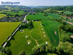 Hinton land glampsite - Image 2