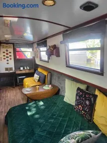 Comfy Canal in Little Venice for Family & Friends - Image 3