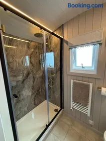 Ewes Rest Shepherds Hut - Image 4
