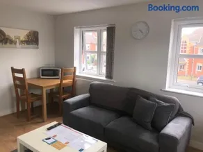 Large 1st Floor Open Plan Apartment - Image 4