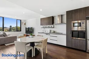 Glebe Apt Walk to CBD, Uni and Free Parking - Image 2