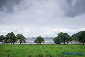 Coachmans Bothy - 50m from the beach - Image 2