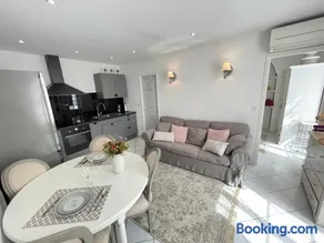 Nice Renting - 9 MASSENA - Spacious apartment Massena Square - AC - fully equipped - Image 2