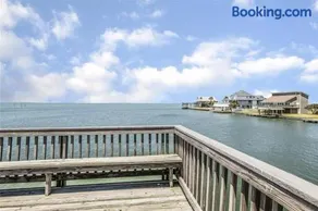 Waterfront Fishing Stay, Canal Access & Shallow Flats - Image 4