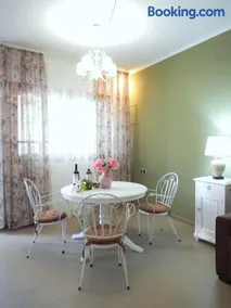 Portico Cozy Home - Image 3