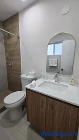 Room near Design District - Image 3