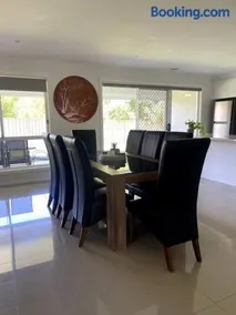 Stylish Open Plan Retreat - Image 3