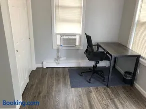 Private 2-bedroom apartment, free parking, direct bus to NYC Manhattan only 2 blocks away - Image 4