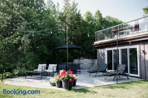 Demilune Lodge - Serene cabin with hot tub ST-2022-0044 - Image 1
