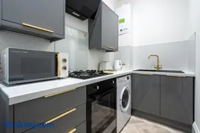 Coatbridge Apartment - Image 1