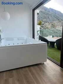 Miramundos Jacuzzi privado y vistas Escapadas románticas en Magina - Image 3