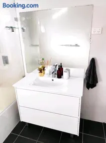 Stylish Master Suite + Private Bathroom + TV FREE Parking Pet Friendly - Image 2