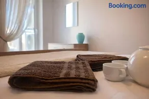 Comfortable Stylish Fully Air Conditioned - Image 3