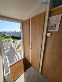 Parkdean Kessingland Beach Holiday Chalet - Image 5