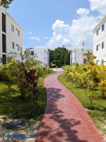 2-Bedroom Condo by the Jungle w/ Swimming pool - Image 3