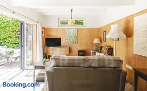 The Cabin - Image 5