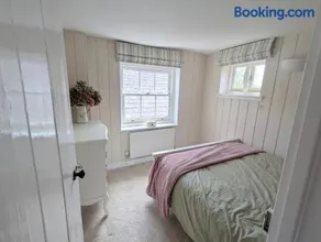 Historic maisonette cottage - Image 3