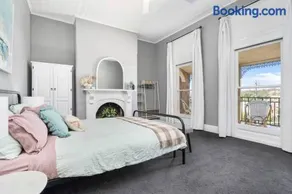 The White House Molong - Image 5