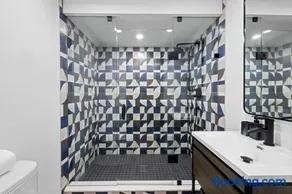 Charming Parkdale Apt Private Patio Sleeps 4 - Image 2
