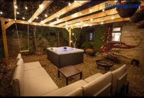 Cotswolds Cottage with Hot tub - Image 2