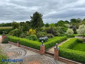 Beautiful 3 Bedroom Cottage - Picturesque Retreat - Image 4