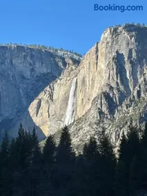 Wonky Donkey Den 30 mi to Yosemite Arch Entrance - Image 2