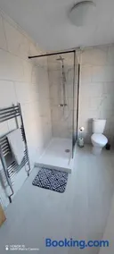 Brighouse 2 bedhouse central contractors welcome - Image 3