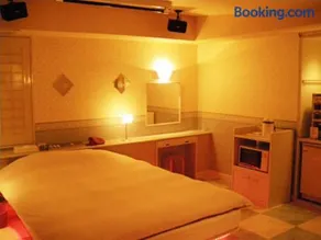 Hotel Green Hill - Image 1