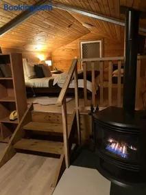 Springmead Rustic Cabin - Image 4