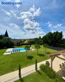 D4 Apartments - Image 2