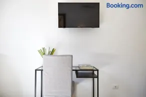 Raffaela's Suite & Rooms Vatican Guest House - Image 3