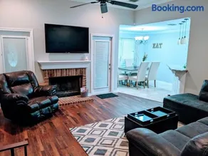 Charming, Quiet, South Shreveport Retreat King Bed - Image 4