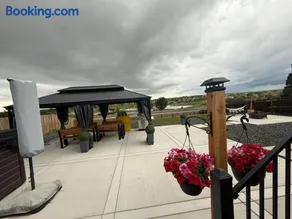 Amazing Lake View Heated Pool Swim Spa and Hot Tub - Image 3