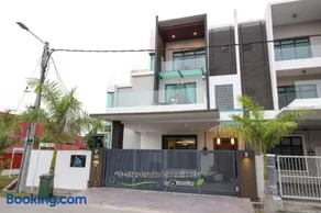 Private Pool Platinum House Melaka By I Housing - Image 1