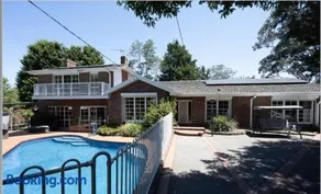Paradise Holiday Home - Image 2